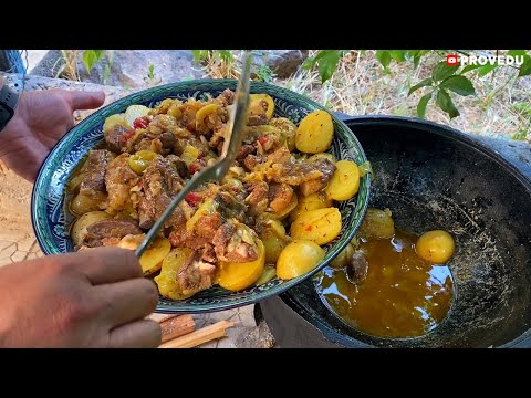 Видео: Узбекистан: Баранина в собственном соку и молодая картошечка.  Ровшан Ходжиев. Проведу 2023 Ташкент