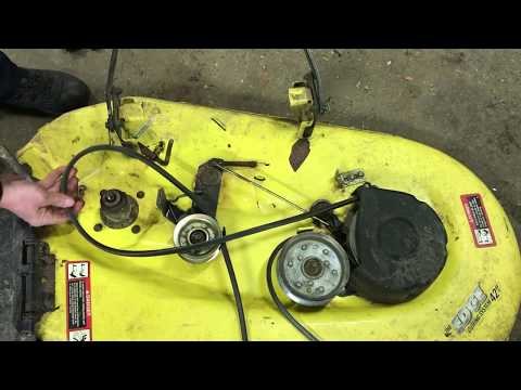 Видео: Как заменить подшипники деки косилки на 42-дюймовой деке косилки John Deere