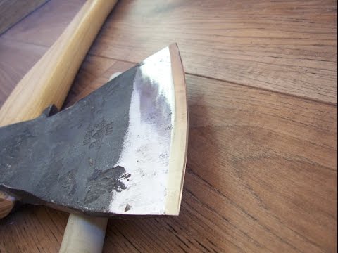 Видео: Заточка сокири до бриття. How To Sharpen an Axe.