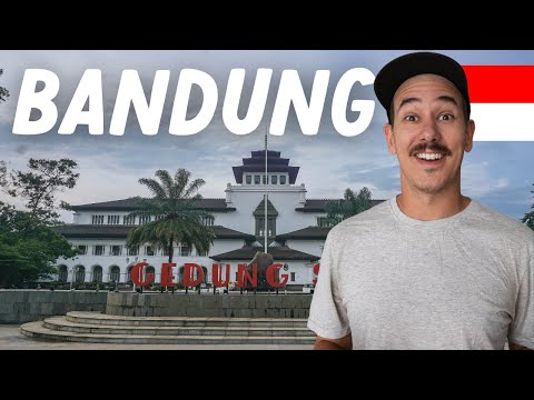 Видео: Иностранцы впервые пробуют МАРТАБАК! 🇮🇩 Бандунг, Индонезия Влог