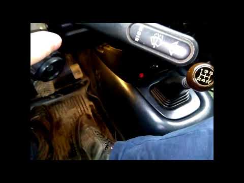 Видео: Снятие руля и приборной панели Волга  3110 - 105