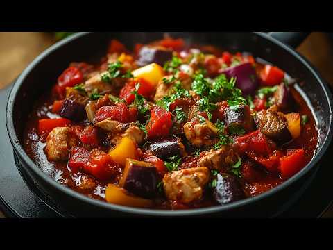 Видео: ВКУСНАЯ КУРИЦА С ОВОЩАМИ В ТОМАТНОМ СОУСЕ! 🍅🥕Просто и вкусно!