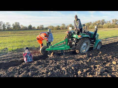 Видео: Оранка ДТЗ 5404 з плугом 2/30!!! Важкі і легкі землі!