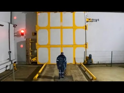 Видео: КРЫМ: Люди в масках загнали на осмотр!