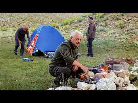 Видео: Я наконец получил отпуск | Палаточный лагерь на плато с друзьями