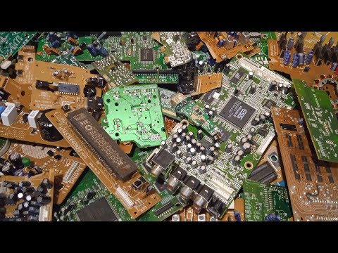 Видео: Часть 4. Разбираем накопившиеся радио платы. Добываем радиодетали. Разборка хлама.