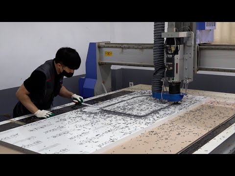 Видео: Процесс производства межкомнатных дверей из АБС. Фабрика массового производства дверей в Корее.