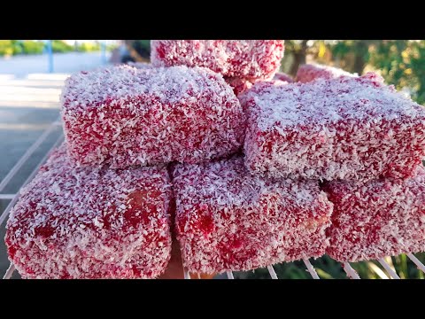 Видео: РЕЦЕПТ МАЛИНОВЫХ ЛАМИНГТОНОВ