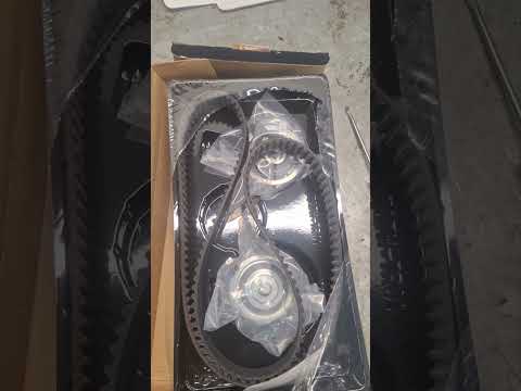 Видео: Джак Т6. Замена родного ремня ГРМ. Пробег 125 000 .  последнию часть случайно не сохранил.((.