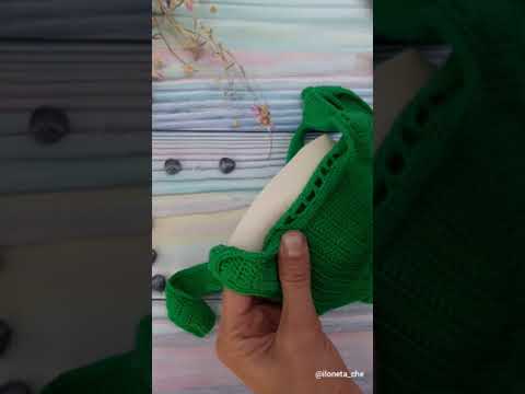 Видео: Вшиваю поролоновые чашечки в вязаный купальник