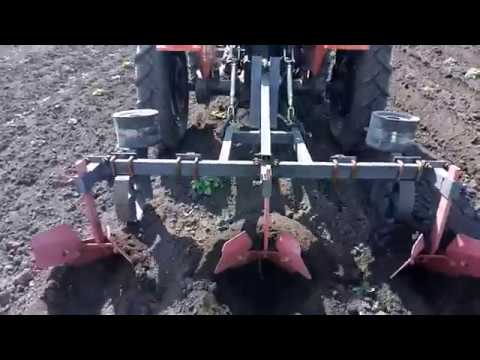 Видео: МиниТрактор Уралец 220 Первое Окучивание  Картошки Плугами (2018) И немного Лирики