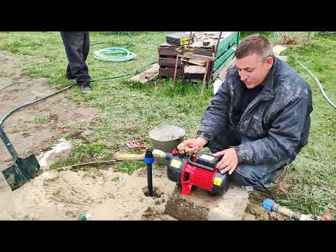 Видео: Запуск абиссинской скважины после зимы. Все тонкости и нюансы подключения скважины к насосу.