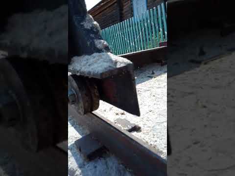 Видео: Обзор самодельной шинной пилорамы