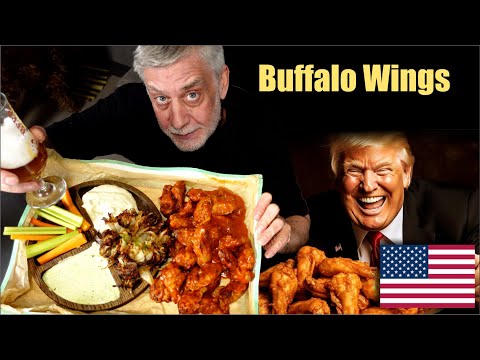Видео: Главные крылышки страны! 🍗 Куриные крылышки Буффало с двумя соусами и луком "Блуминг"