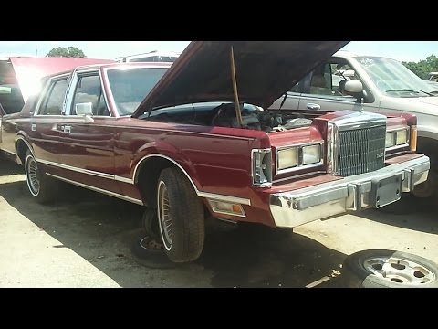 Видео: Что я увидел в старом Lincoln/авто свалка/умирающая RX8/junk yard