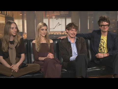 Видео: Джо Кири в восторге от работы с Чарли Хитоном в «Очень странных делах» 5 (эксклюзив)