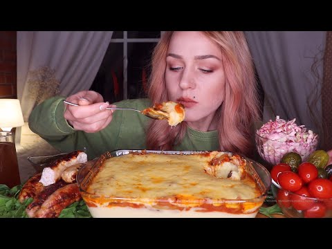 Видео: MUKBANG | Запеканка с пюре, грибами, купаты, салат | Casserole with mushrooms and cheese, не ASMR