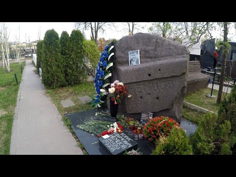 Видео: Жуткая музыка на могиле ! Могила Б. Немцова и В. Запашного Троекуровское кладбище