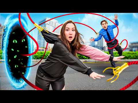 Видео: Выживаем в Секретной Комнате Преступника !