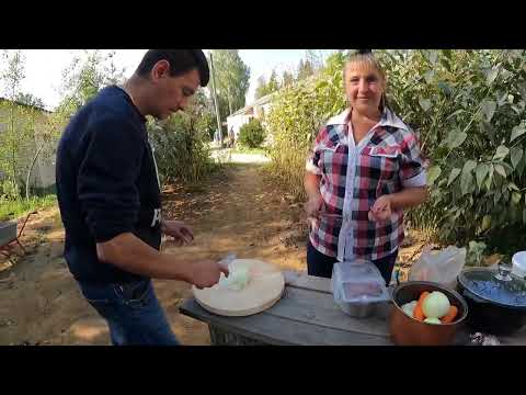 Видео: Плов по-деревенски. Подготовка. Шмель, Витас, Оксана'