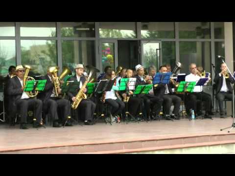 Видео: В городском саду играет духовой оркестр