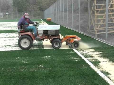 Видео: СТРОЙКА.  ПОЛЕ С ИСКУССТВЕННЫМ ТРАВЯНЫМ ПОКРЫТИЕМ