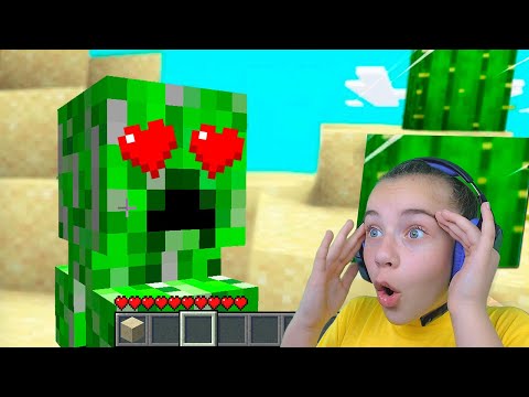 Видео: ПРИРУЧИЛА питомца КРИПЕРА в MINECRAFT!