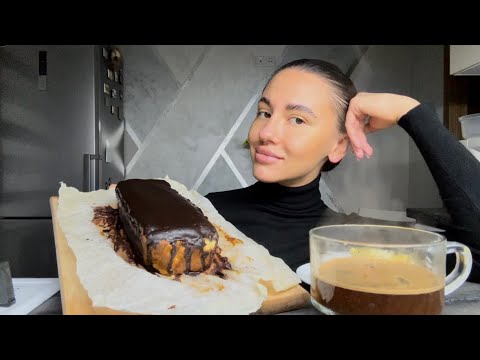 Видео: МОЯ САМАЯ СТРАШНАЯ ФОБИЯ || МУКБАНГ: большой сырник в шоколаде