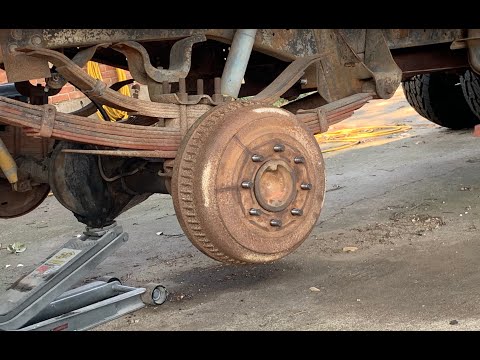 Видео: ЗАДНИЕ ТОРМОЗА И КОЛЕСНЫЕ ПОДШИПНИКИ CHEVROLET 3/4 ТОННЫ | Squarebody K20 1981 года