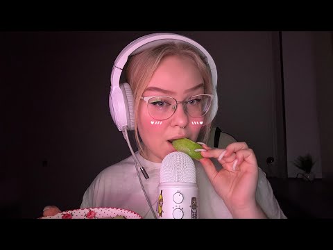 Видео: АСМР eating яблок 🍏шепот,звуки рта ASMR eating apples whispers,mouth sounds👅