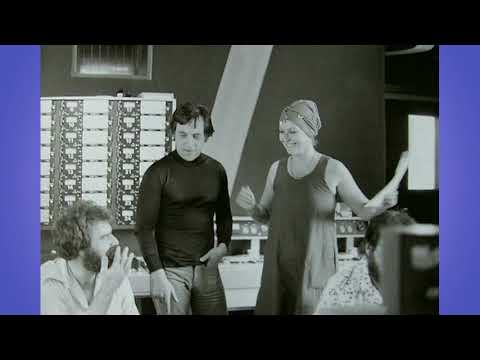 Видео: Высоцкий поет на французском языке.