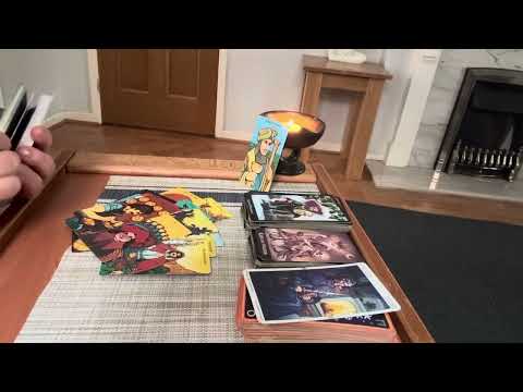 Видео: 4 короля: как он выбирает женщин ❤️💕