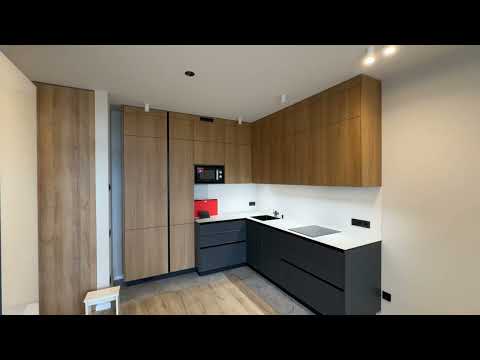 Видео: Обзор обычной нестандартной кухни.