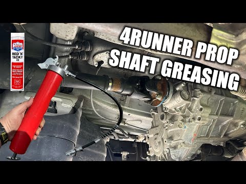 Видео: Смазка карданного вала и крестовины 4Runner. Не усложняйте.