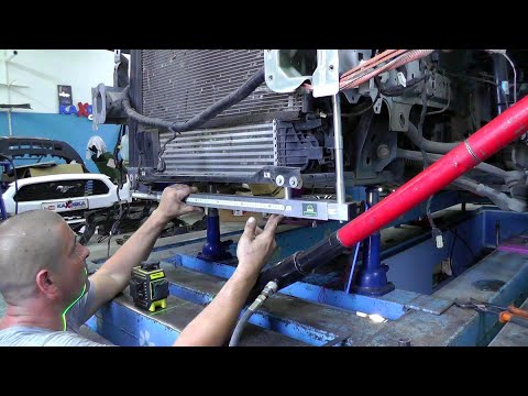 Видео: Ford Mustang. Вытяжка ДВУХ лонжеронов и ОДНОГО стакана.