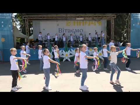 Видео: Дитячий театр пісні "Орфей" та вокальна студія "Сузір'я"."Кольорове дитинство ".