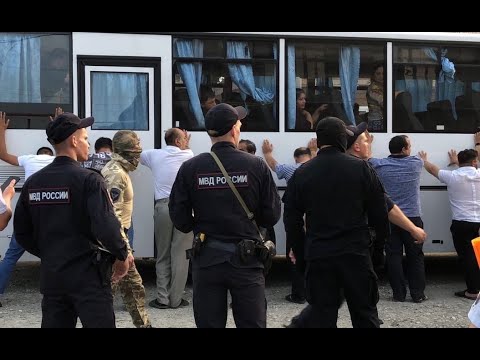 Видео: В «цыганском посёлке» изъят пистолет