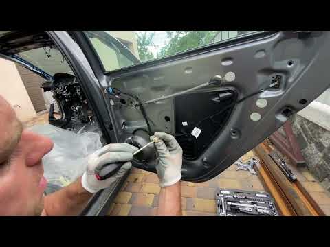 Видео: Секрет как снять заднее стекло стеклоподъемник Фольксваген пассат