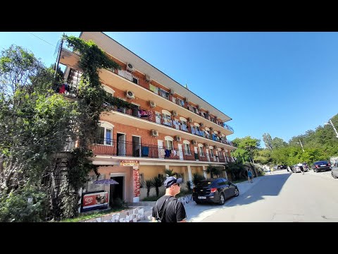 Видео: ОБЗОР ГОСТЕВОГО ДОМА "ОЛИМПИК" В ЛАЗАРЕВСКОМ/  ПЛЯЖ ДЕЛЬФИН В 2 МИНУТАХ ХОДЬБЫ!