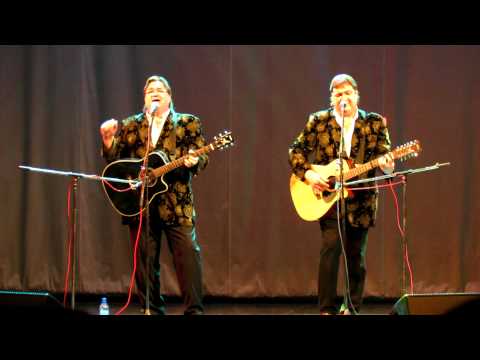 Видео: Братья Радченко в Артёме, Зорька алая...