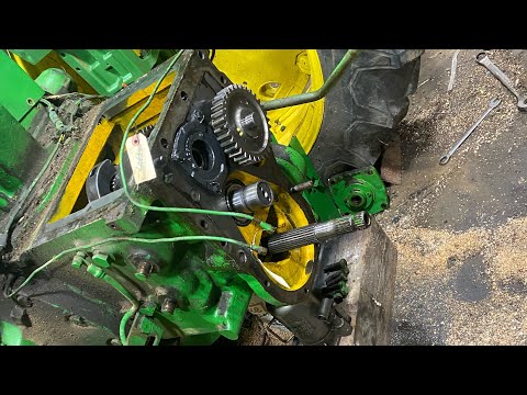 Видео: Проблемы с валом отбора мощности John Deere 4010
