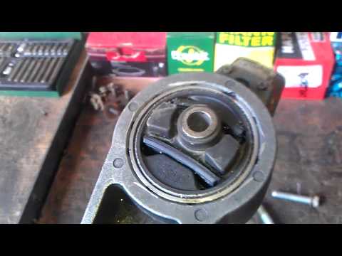 Видео: Chrysler pt Cruiser ремонт верхней Опоры двигателя