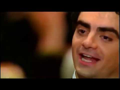 Видео: Поет Роландо Виллазон