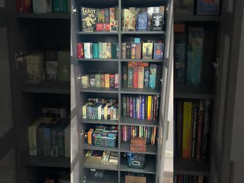 Видео: Мой волшебный шкаф с колодами 🌟🙌✨ хранение таро 🎴