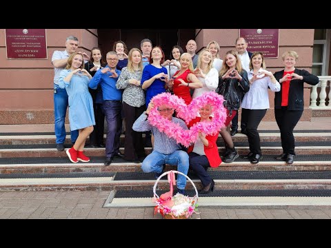 Видео: Поздравление от родителей для выпускников.