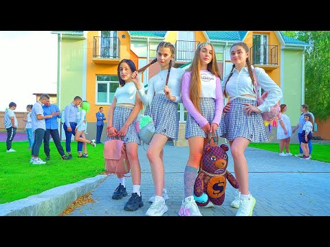 Видео: Даяна купи ново училище! BACK TO SCHOOL 2022 🎓 Първи учебен ден за мажоретки!