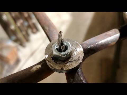 Видео: Сломался метчик в дырке, пробую несколько способов его вытащить