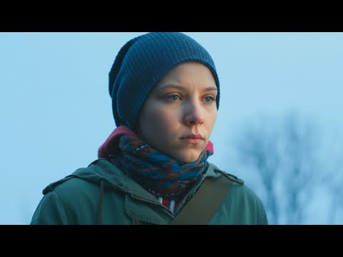 Видео: Женщина притворилась подростком и поселилась у бабушки погибшей девочки, выдавая себя за ее внучку