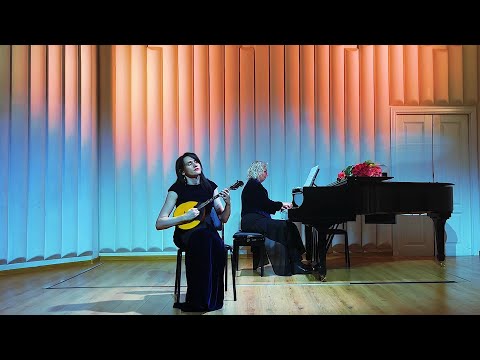 Видео: Кристина Шарабидзе Клен ты мой опавший для домры