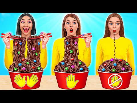 Видео: Едим Без рук vs Одной рукой vs Двумя руками Челлендж | Смешные ситуации с едой от Trend DO Challenge